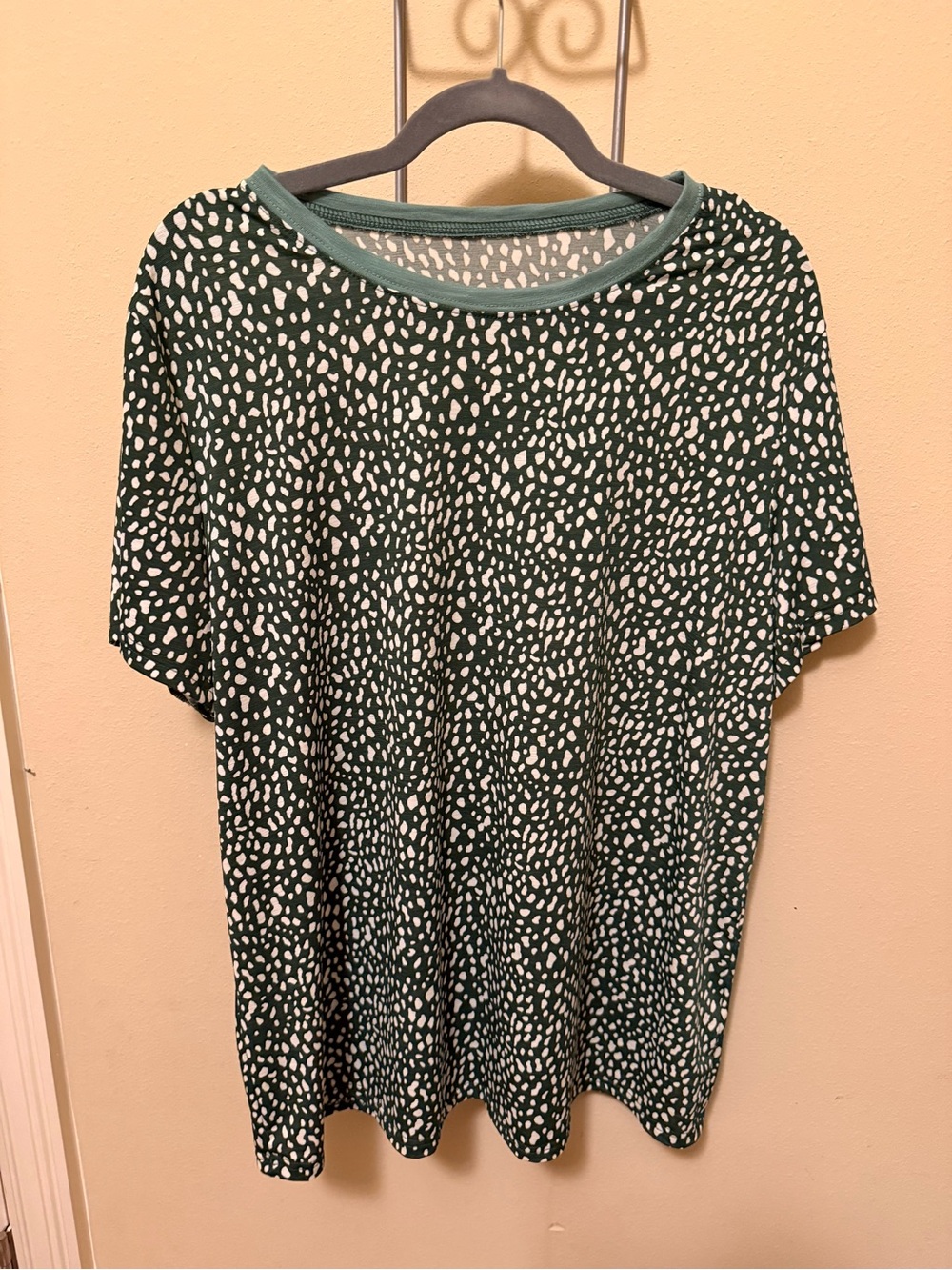 Women's Green and White Printed Short Sleeve Top